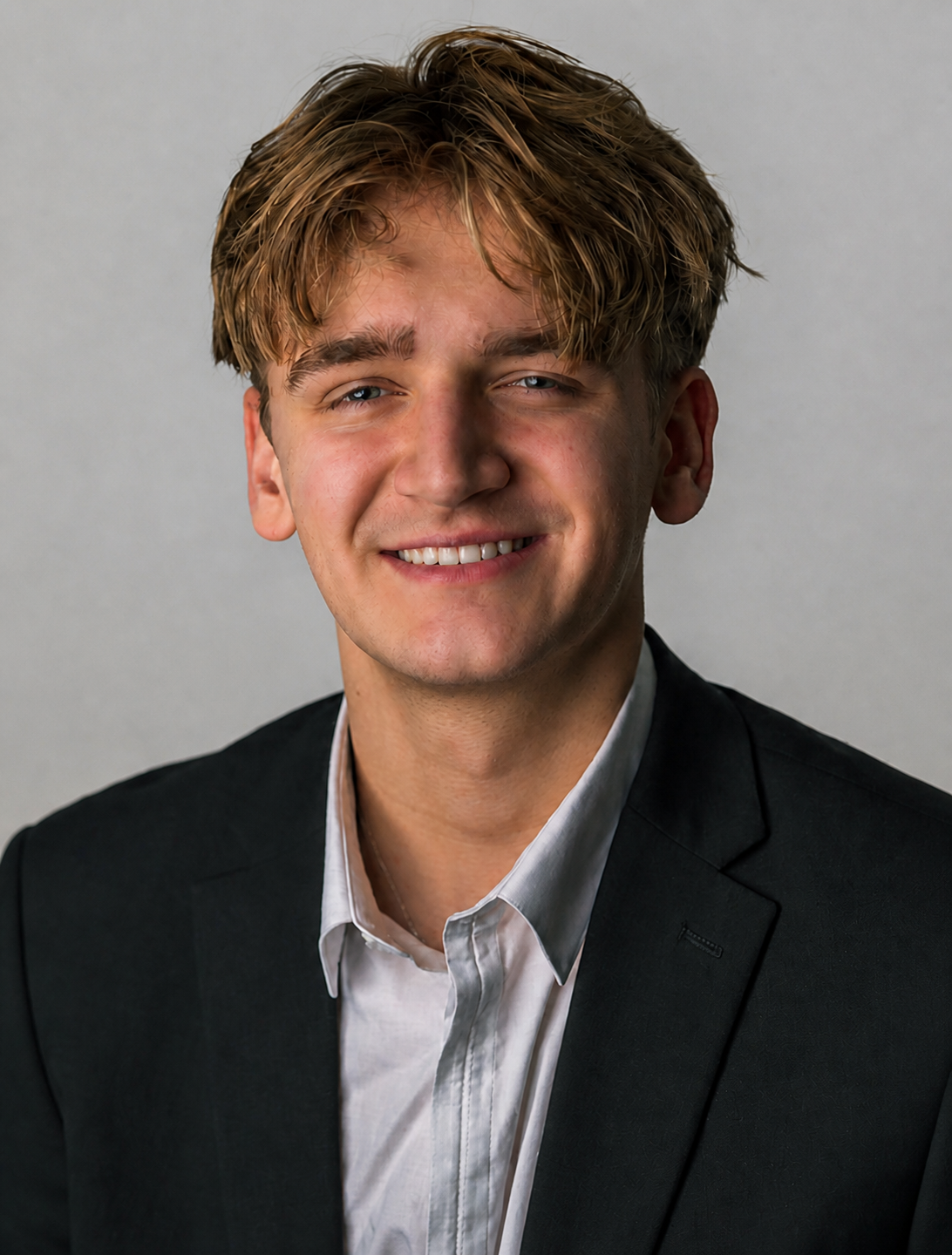 Headshot of Johan